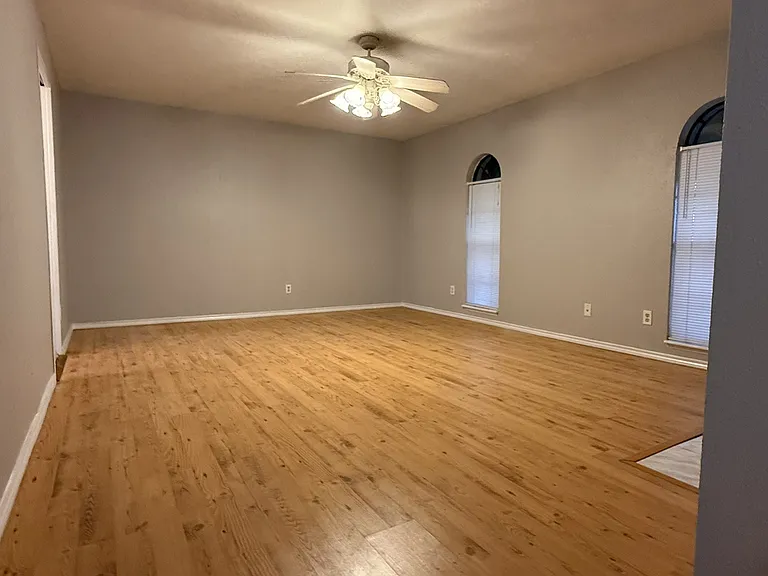 949 Middle Cove Dr — Photo 3