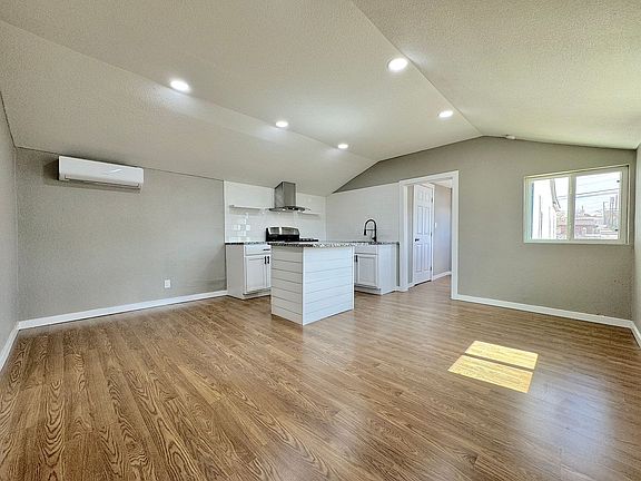 4th image of 2215 Marr St Unit B