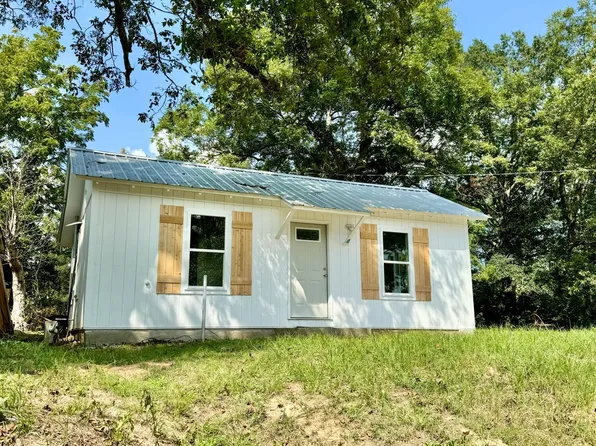 180 Jarrott St, Holly Springs, MS 38635