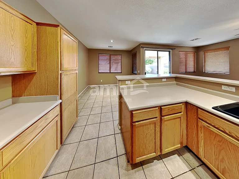 2150 E Bellerive Pl — Photo 4