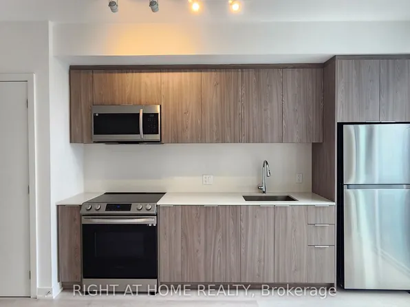 357 King St W, Toronto, ON