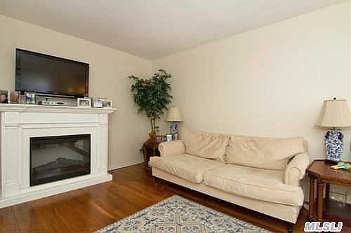 4th image of 195 N Village Ave APT 3a