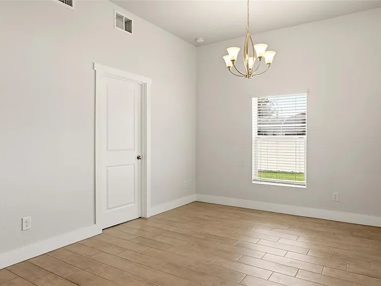 870 Columbia St — Photo 16