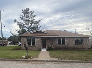 2202 SE 10th St, Mineral Wells, TX 76067