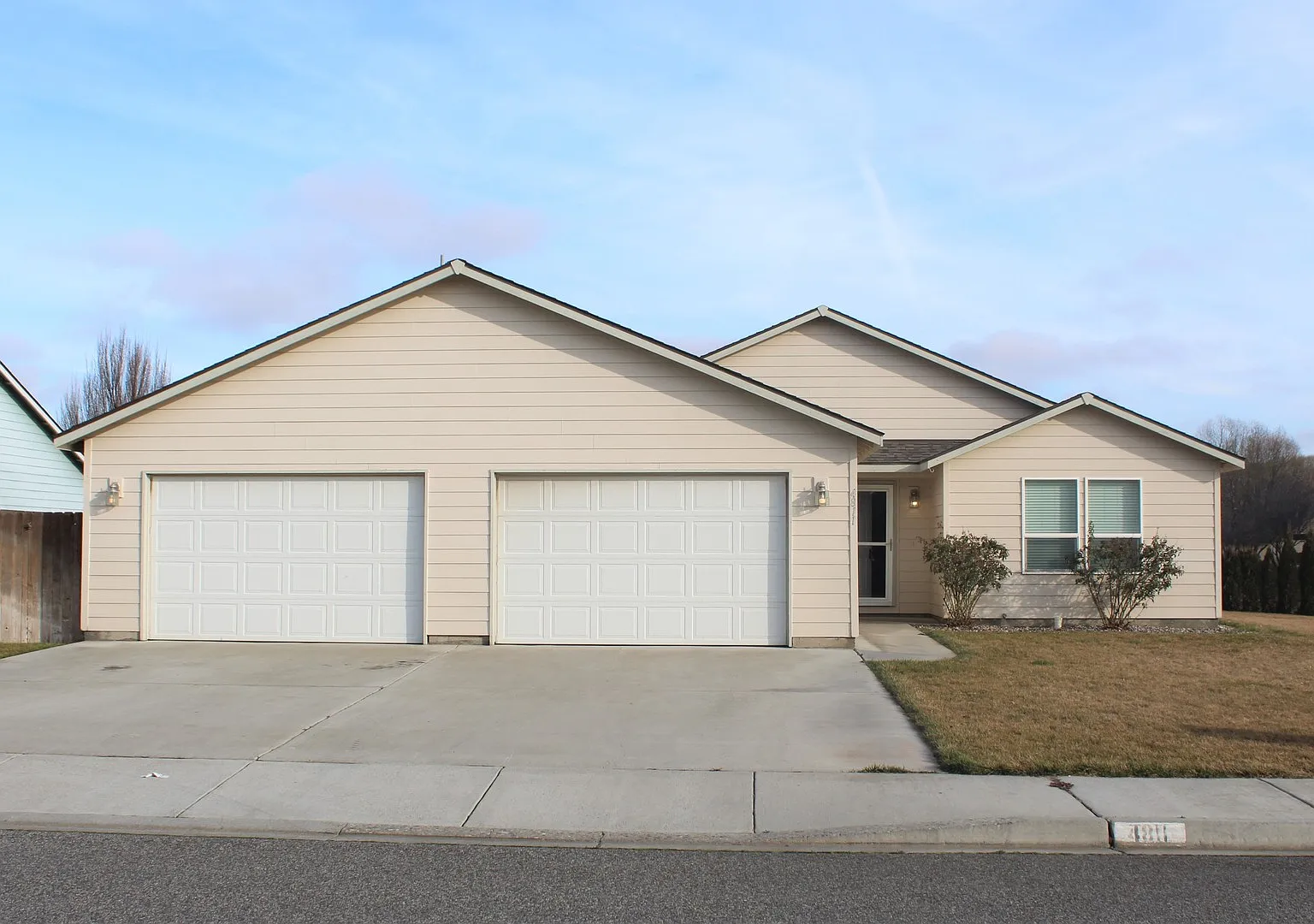 3 Bedroom, 2 Bath + an Office Home in West Pasco — Photo 1