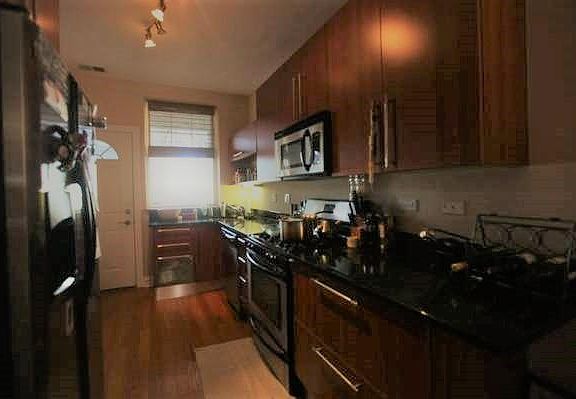 5th image of 3408 W Sunnyside Ave