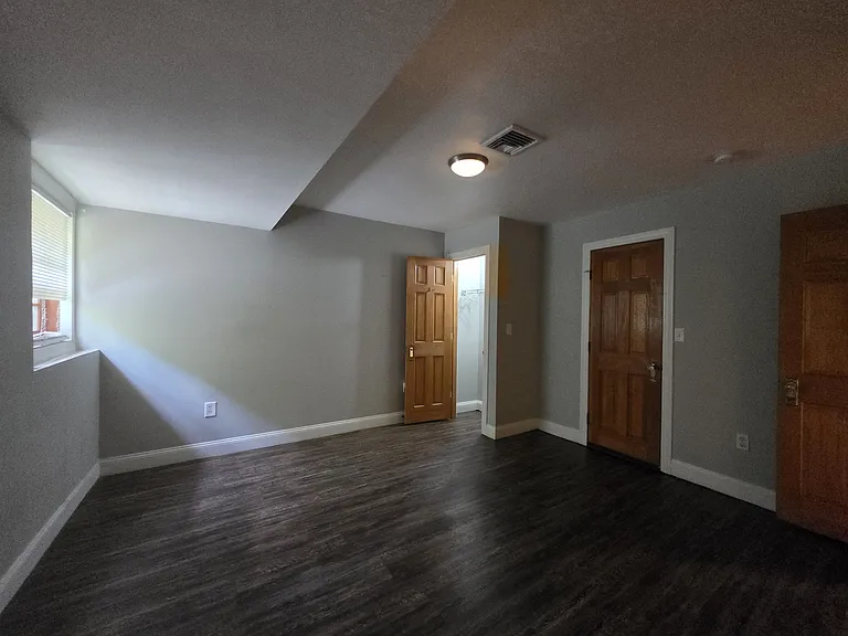 28 E Grand Ave #B — Photo 7