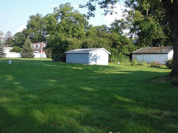 5th image of 8604 Plainfield Ln