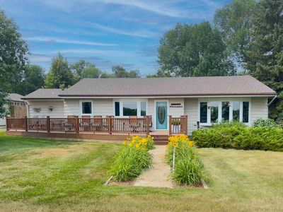 8911 38th St NW, New Town, ND, 58763