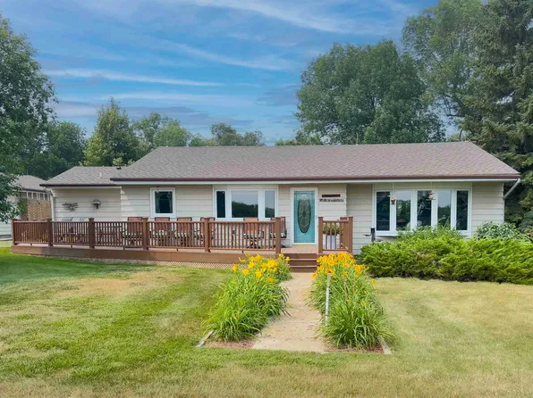 8911 38th St NW, New Town, ND 58763