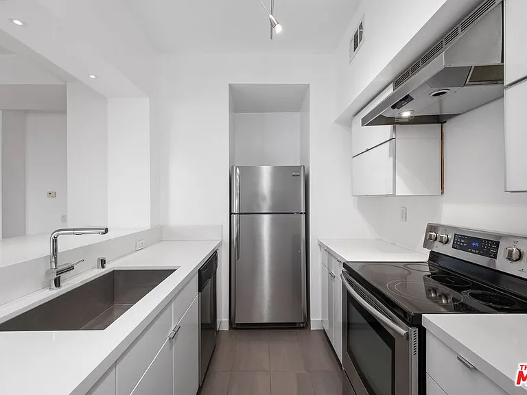 7250 Franklin Ave #511 — Photo 14