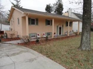 400 Trinity Hills Ln, Saint Matthews, KY 40207