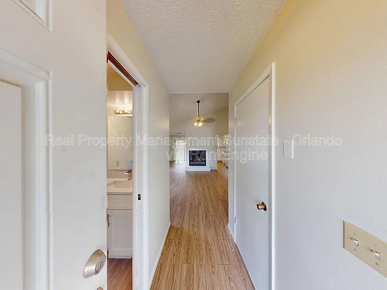 10025 Creekwater Blvd — Photo 2