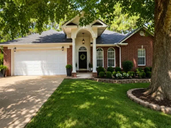 1622 Shady Lake Cir, Henderson, TX 75652