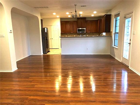5th image of 14320 Lake Victor Dr