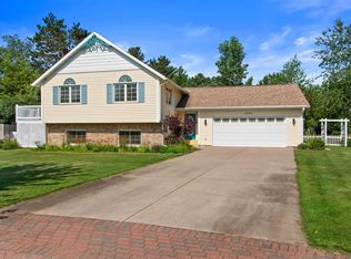 1001 Victorian Ln, Plover, WI 54467
