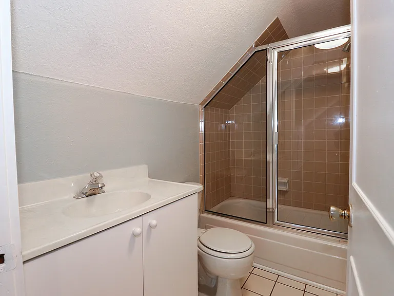 203 16th St W #203 — Photo 27