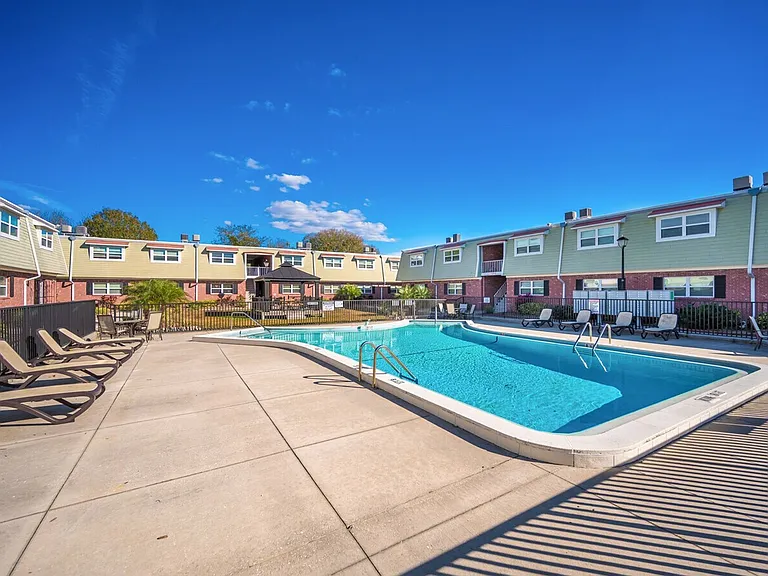 Greenbriar Villa Apartments — Photo 17
