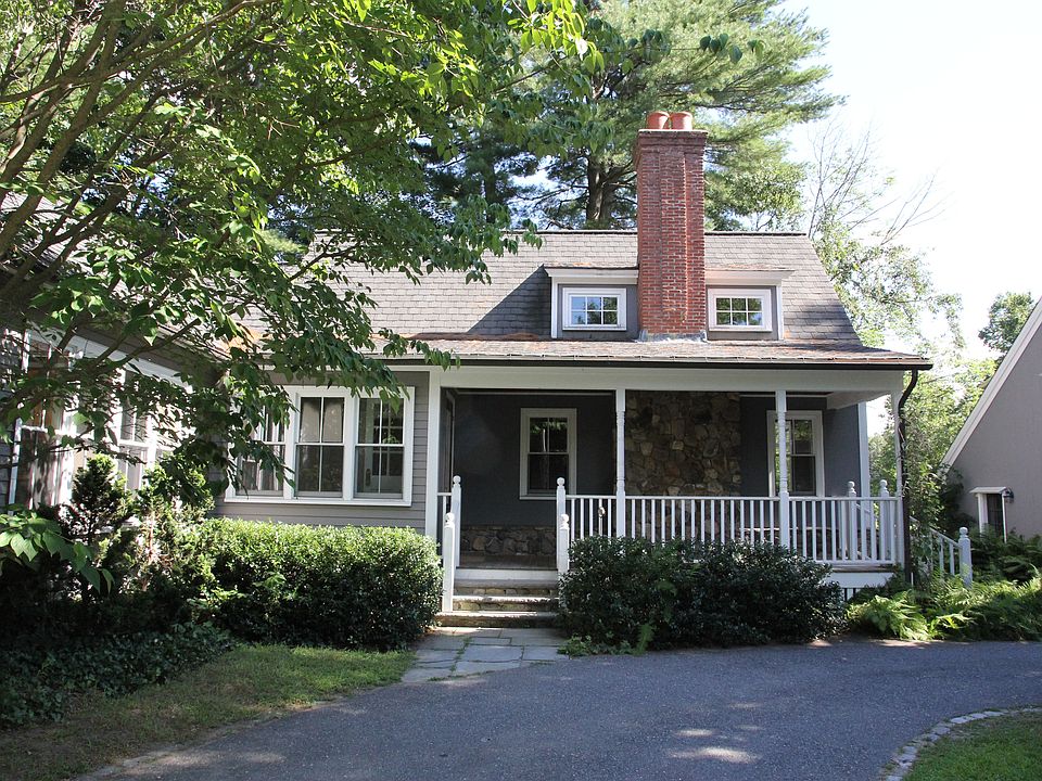 Architect-designed addition to 1865 farmhouse