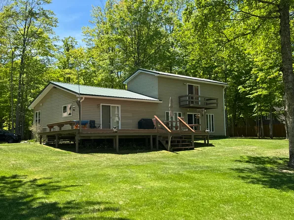 32132 W Birch Shores Dr, Trout Lake, MI 49793