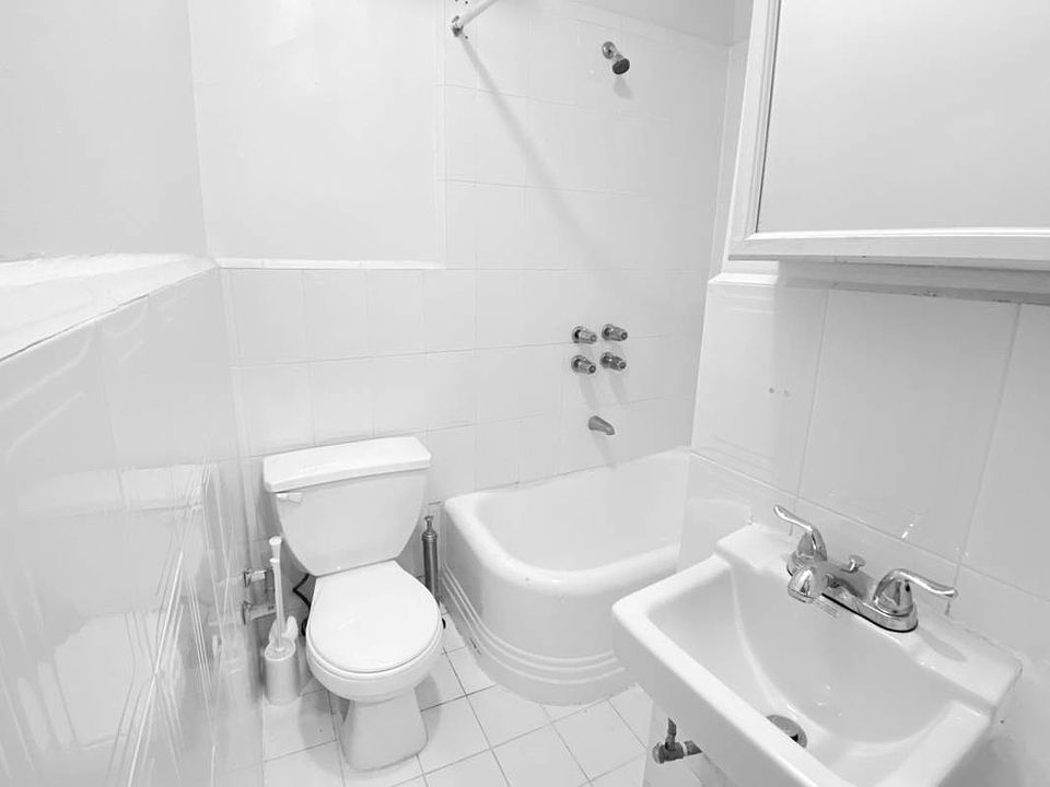 2nd image of 223 E 58th St #3BN