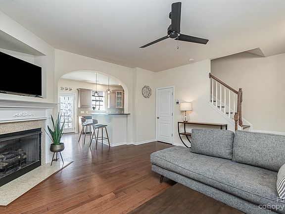 3rd image of 205 Misty Knoll Ln