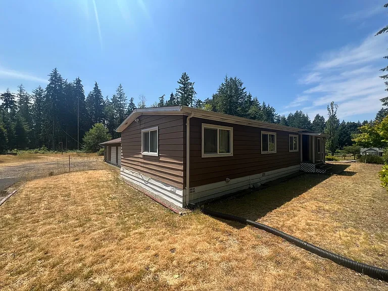 1052 SE Deep Lake Rd — Photo 2