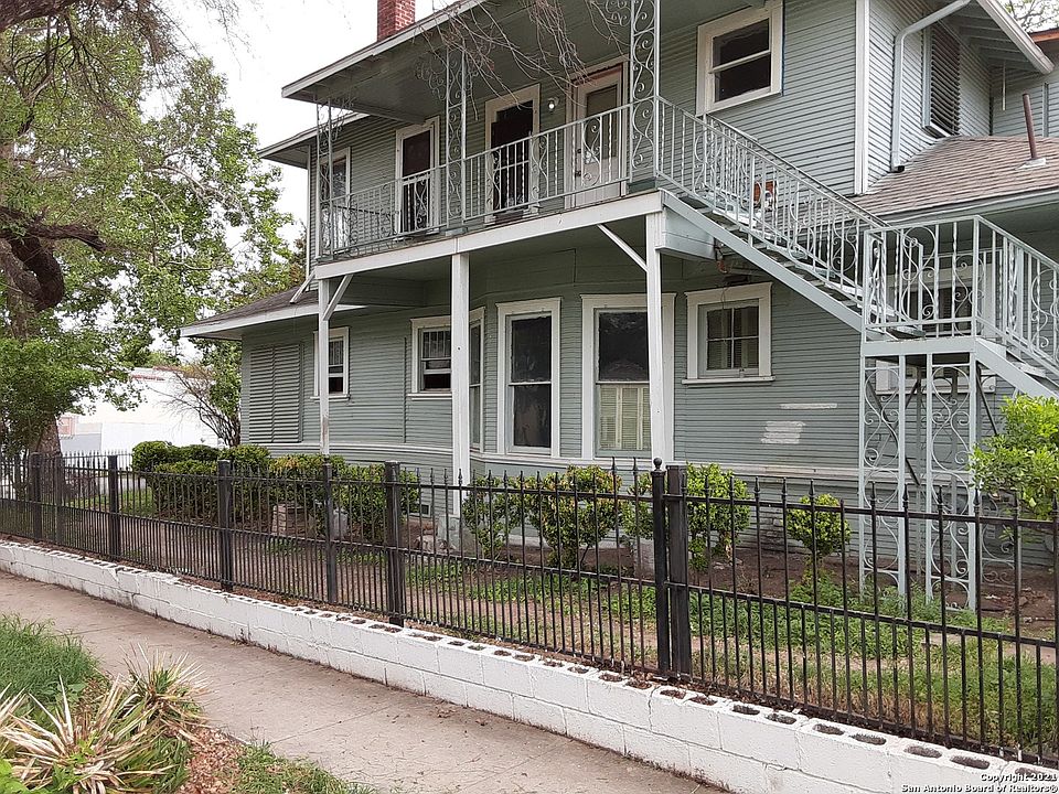 2nd image of 1039 Aganier Ave