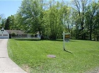 5975 Columbia Rd, North Olmsted, OH 44070