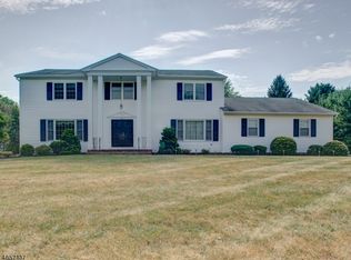 21 Stonelea Dr, Princeton Junction, NJ 08550