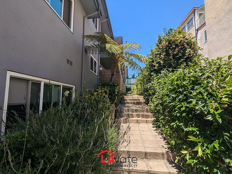 1515 S Beverly Glen Blvd #3 — Photo 20