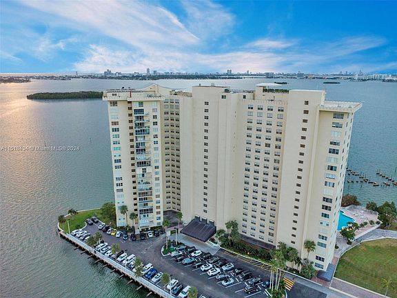 3rd image of 11111 Biscayne Blvd #10B