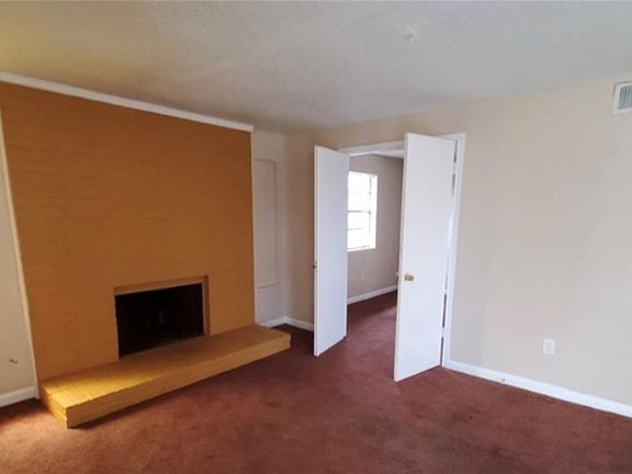 3rd image of 913 W Monterey Ct