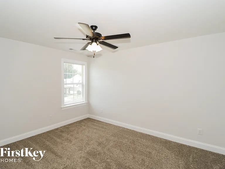 7406 Lost Grove Ln — Photo 12