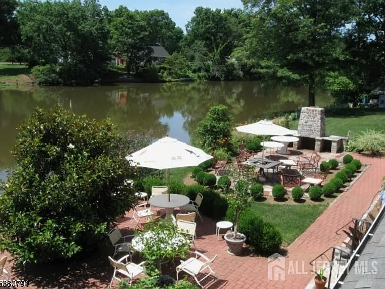 45 Lakeside Dr N #1 — Photo 7