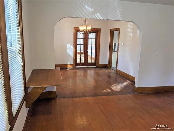 4th image of 304 S 11th St