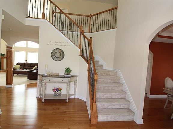 3rd image of 8050 Brook Cir