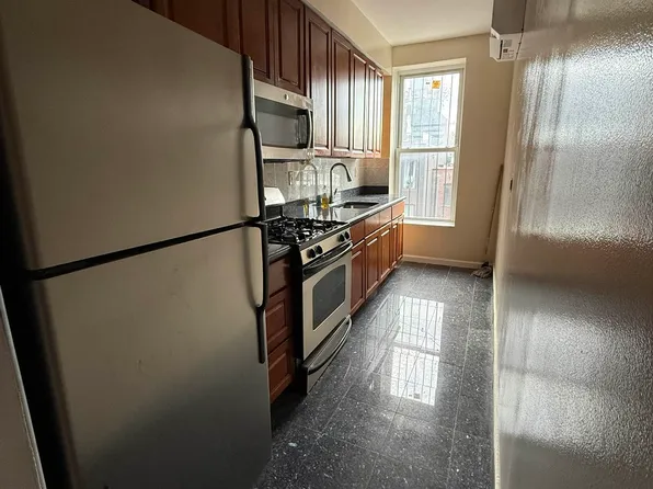 566 Atlantic Avenue image 3 of 13