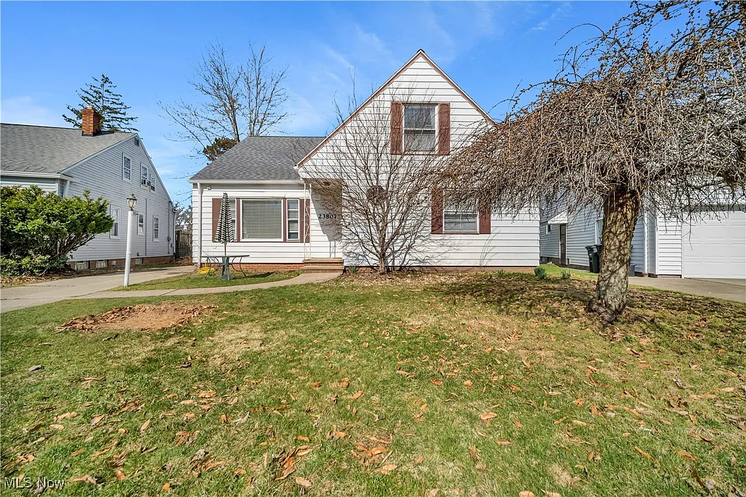 23807 Edgehill Dr photo 1