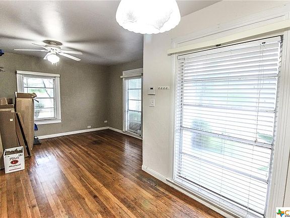 5th image of 137 E 13th Ave