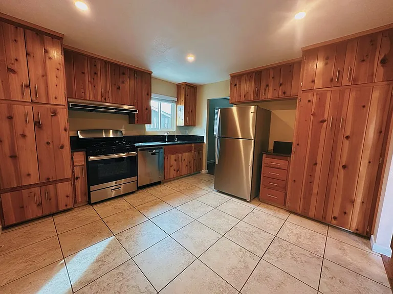 5220 Limerick Ave — Photo 5