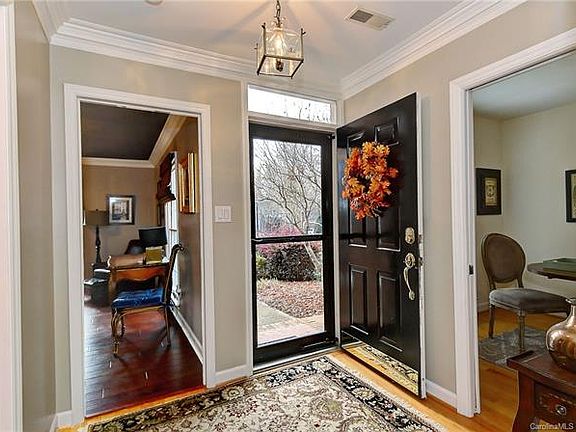 2nd image of 4216 Woodglen Ln