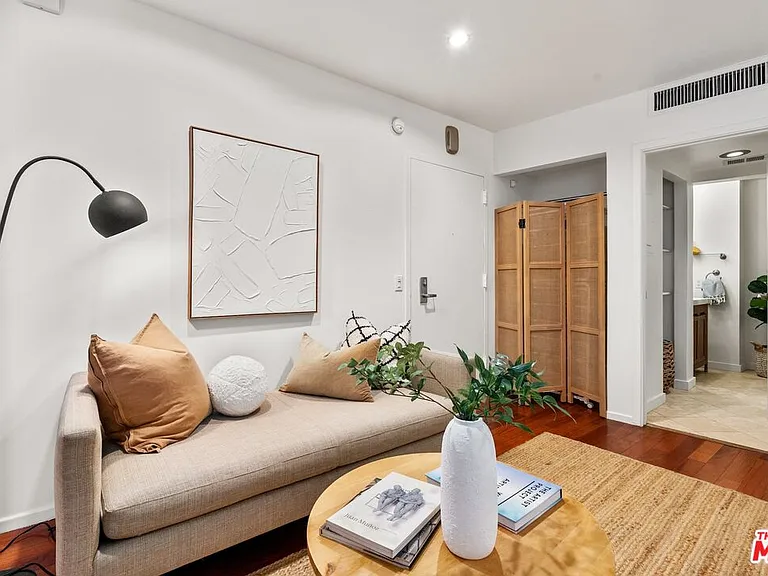 7250 Franklin Ave #1006 — Photo 4