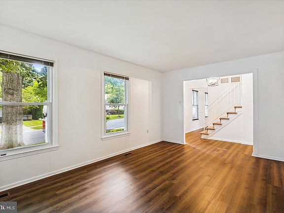 2nd image of 12 Hardwicke Pl