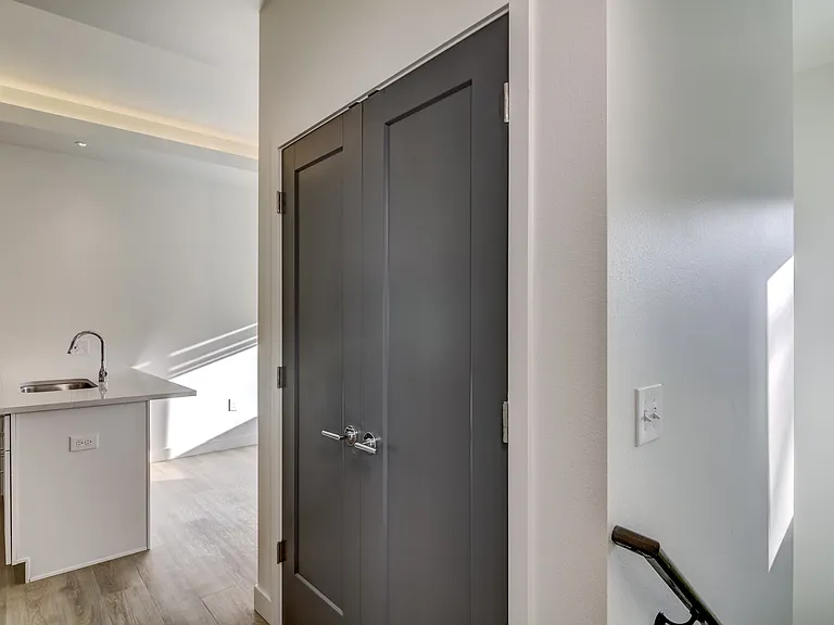 Theodora Rowhomes — Photo 48
