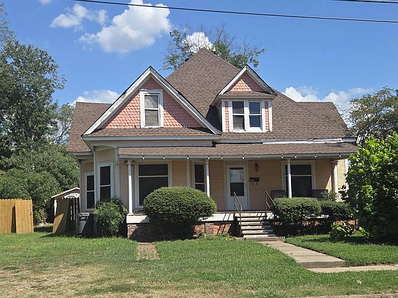 2nd image of 210 N Oak St