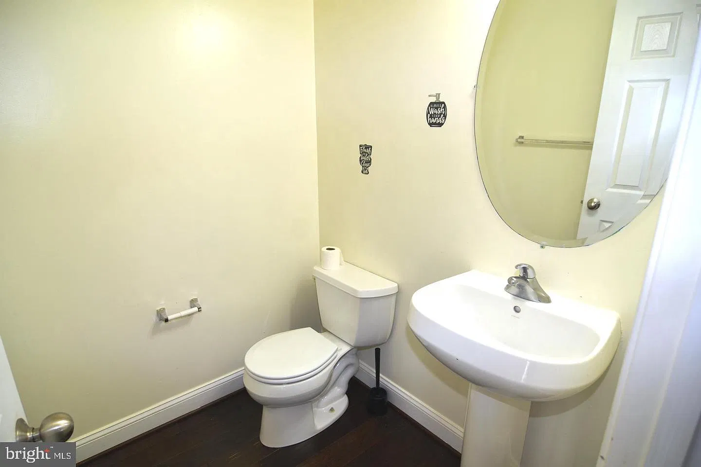 3 bed, 4.0 bath, 2352 sqft, $2,995 — Photo 3