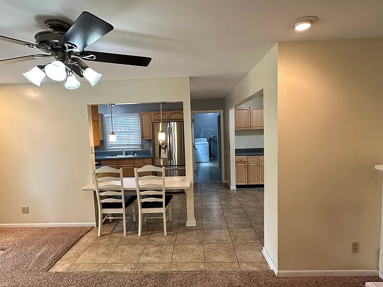 986 Crestview Dr — Photo 4