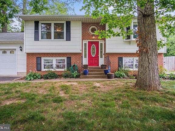 2nd image of 28 Bertram Blvd