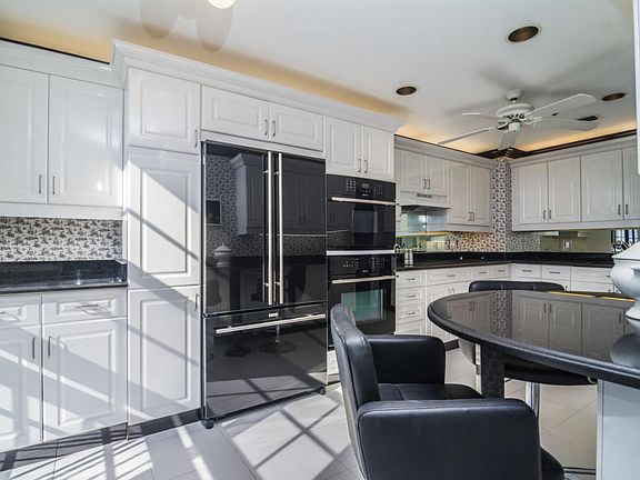 3CA1C598-B9F3-4DD5-A259-556E099D8BC2